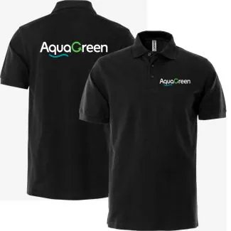 Acode Heavy Poloshirts i Sort ( Incl. lille AquaGreen logo på v/Bryst og stort logo på Ryg )